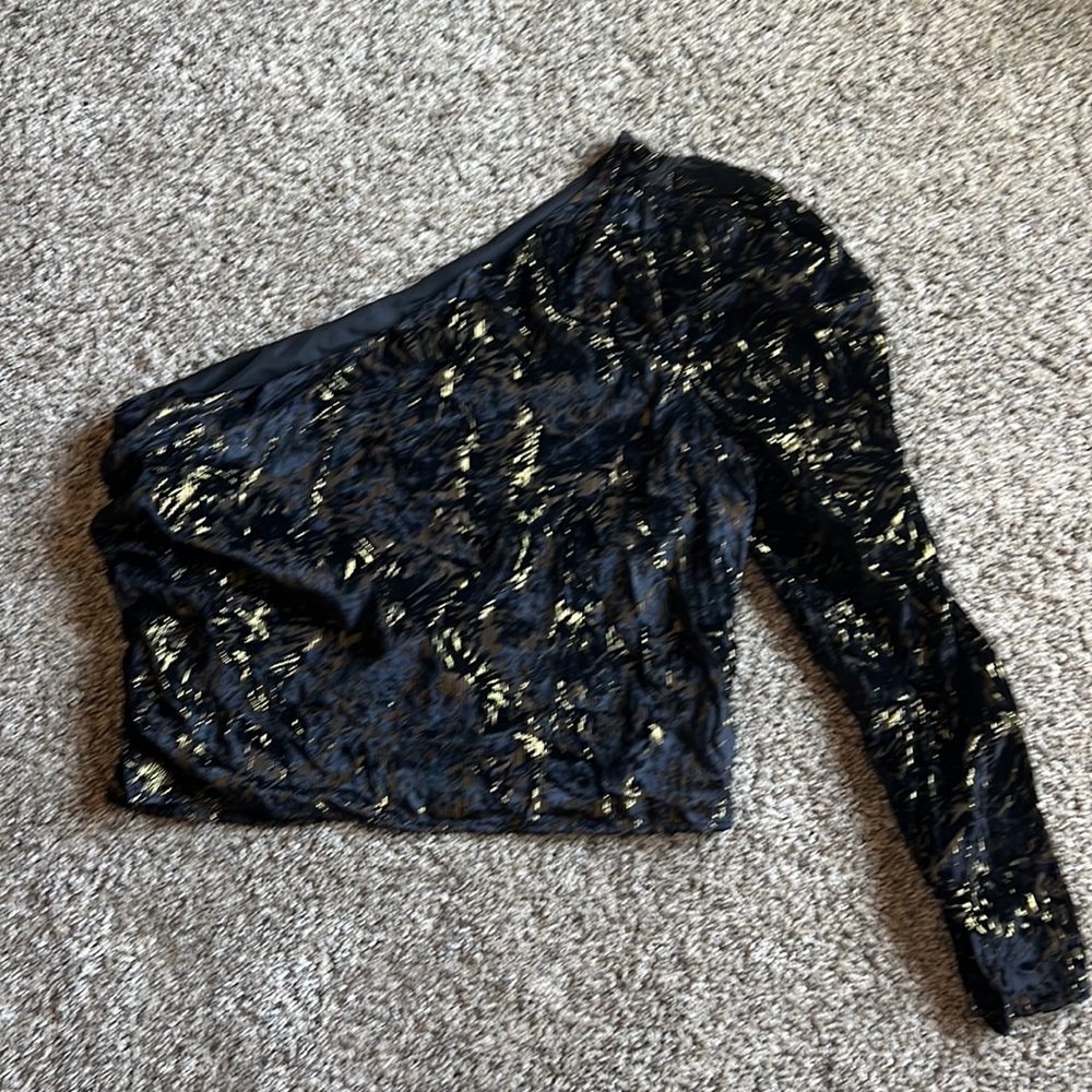 Black and gold one armed shirt